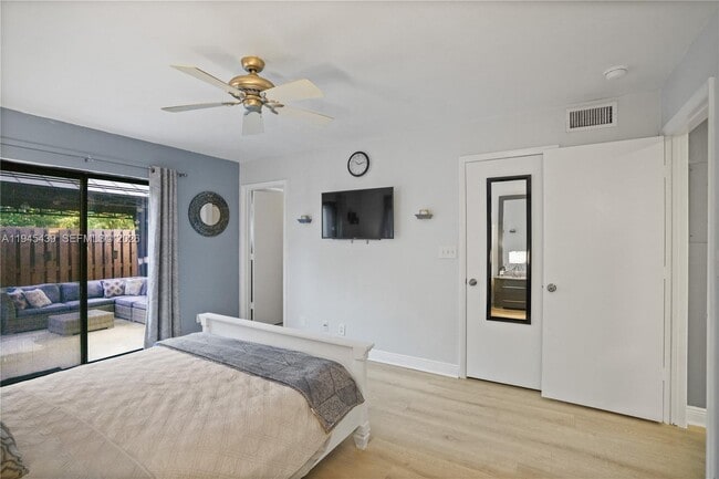 Building Photo - 4880 SW 64th Ave