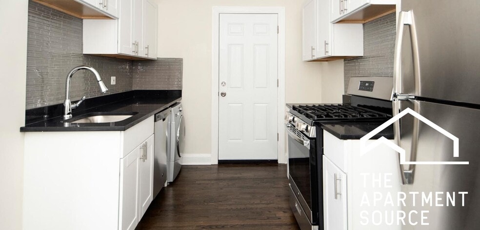 Building Photo - 3855 N Greenview Ave