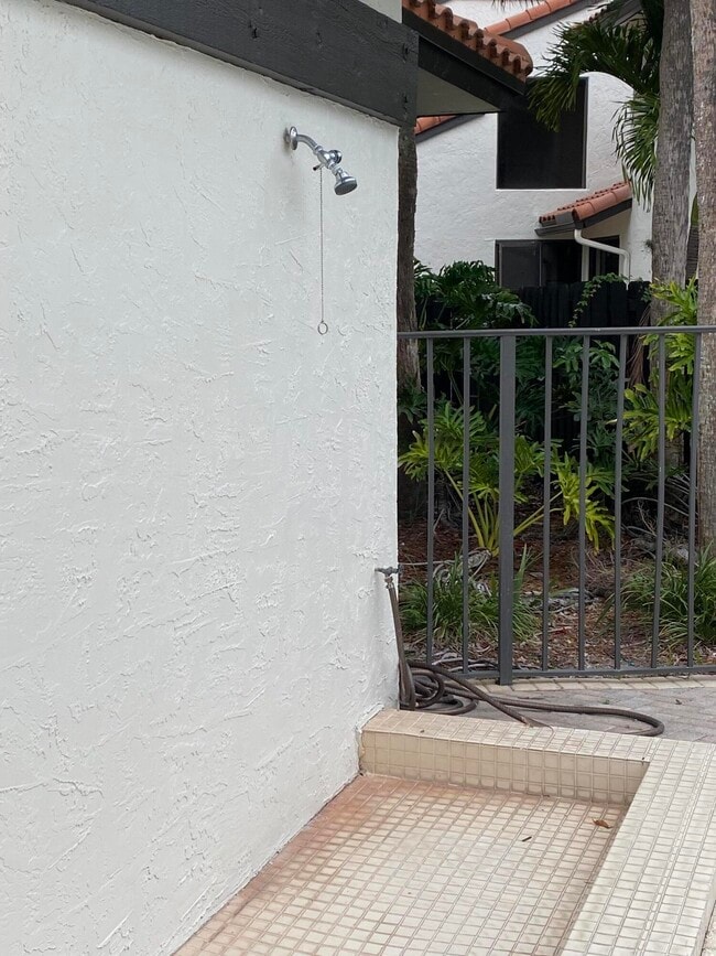 Building Photo - 5790 Fox Hollow Dr