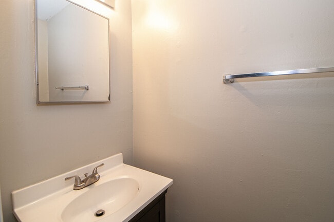 Building Photo - 812 Golf View Pl