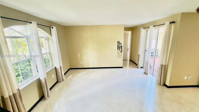 Building Photo - 1094 Redwood St