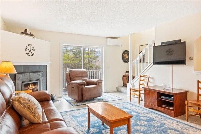 Building Photo - Manchester VT 3bedr 3bath Condo Well Taken care of