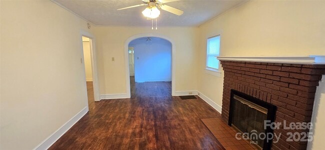 Building Photo - 206 Willow St SW