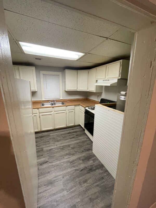 Building Photo - 326 N Volutsia