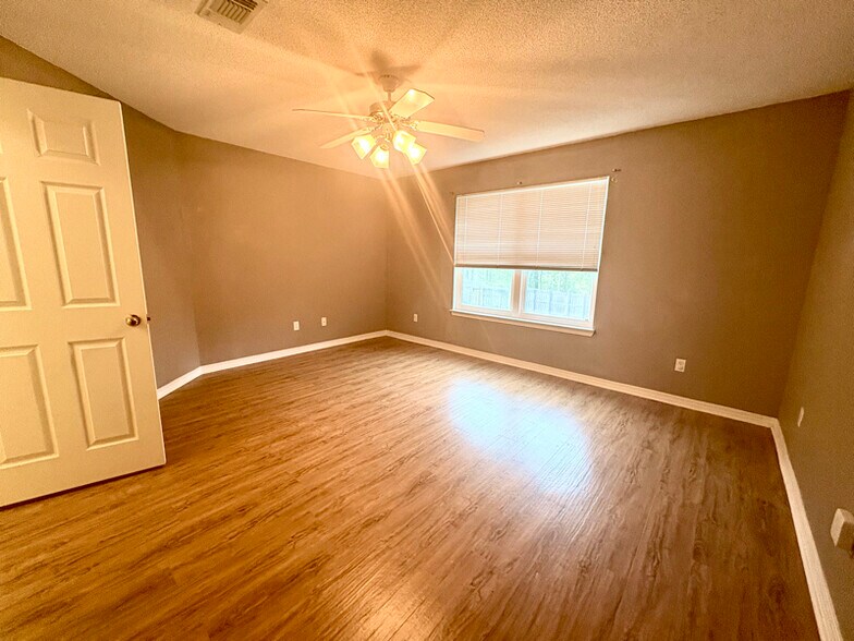 Building Photo - 6879 Cedar Ridge Cir