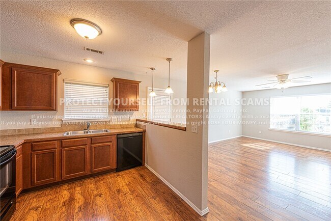 Building Photo - 1137 S Holland Dr