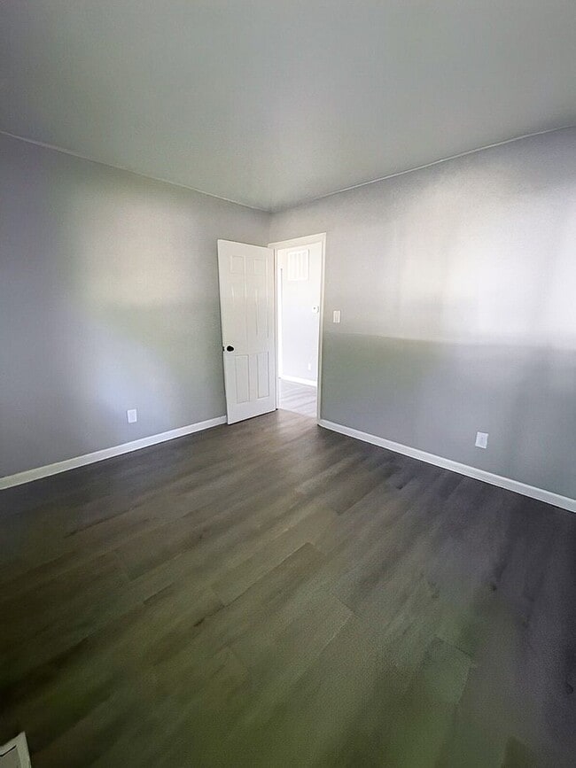 Building Photo - Charming 3-Bedroom Single-Family with New ...