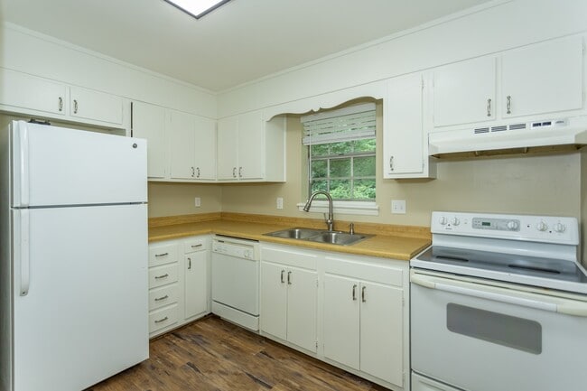 Building Photo - 2200 Montreat Cir