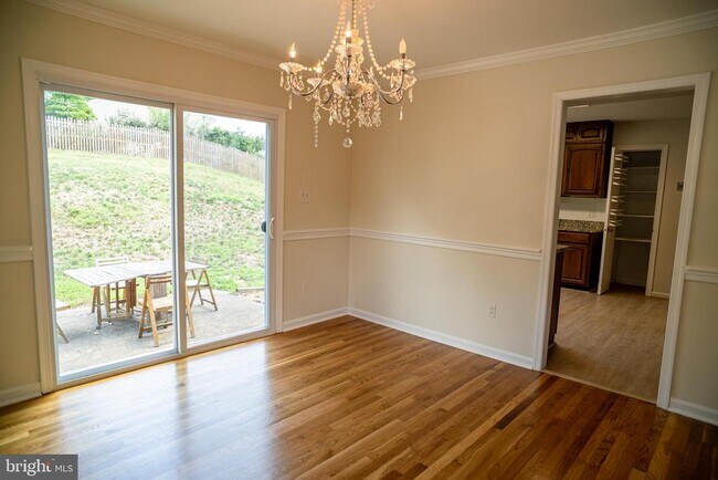 Building Photo - 5012 Larno Dr