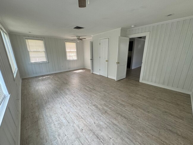Building Photo - 1210 Live Oak Ave