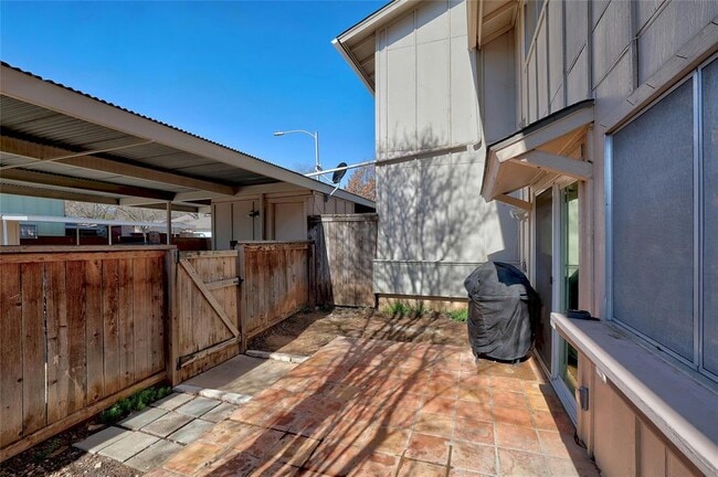 Building Photo - 2002 Millay Dr