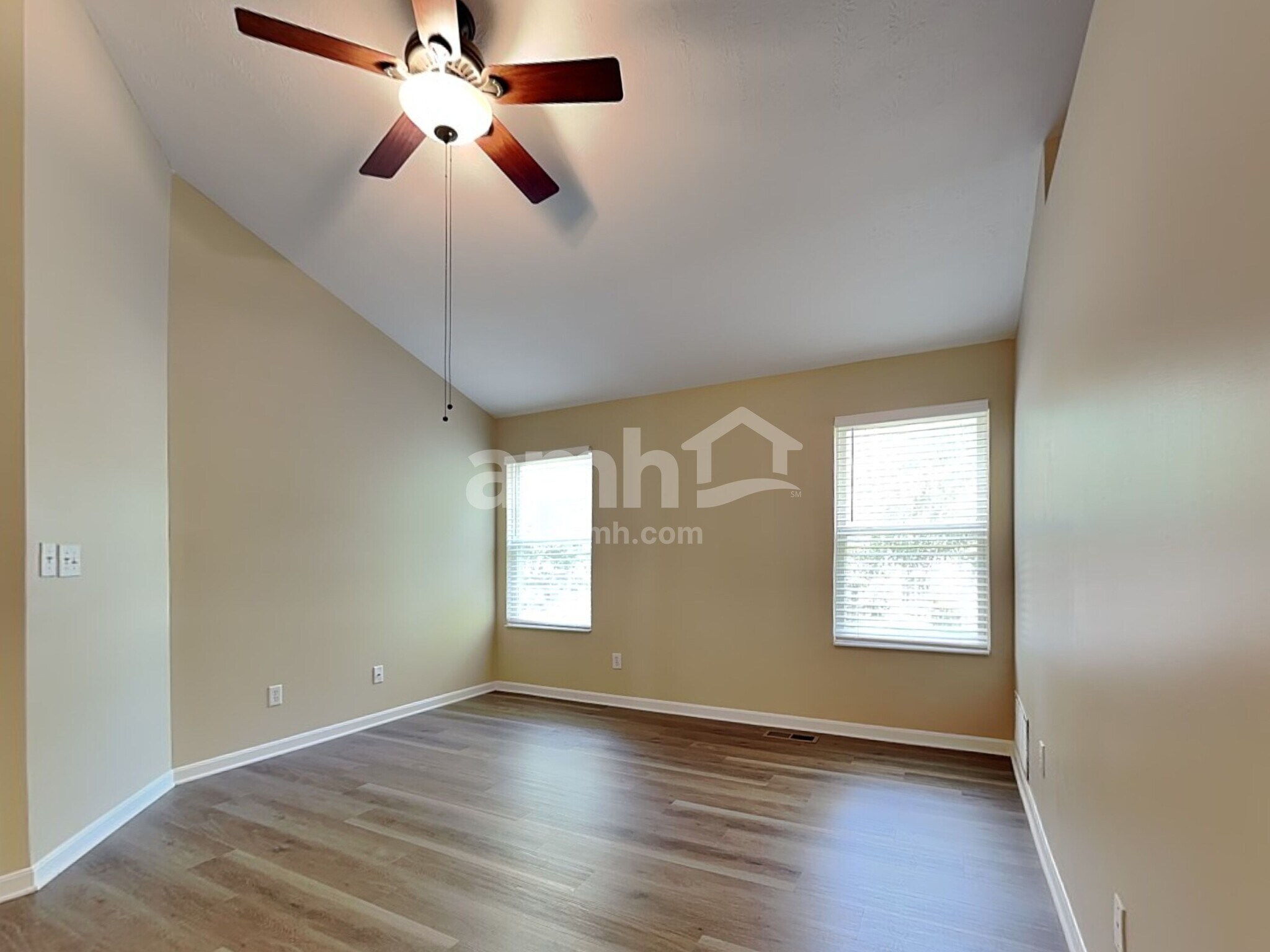 Building Photo - 1004 Wild Flower Ln