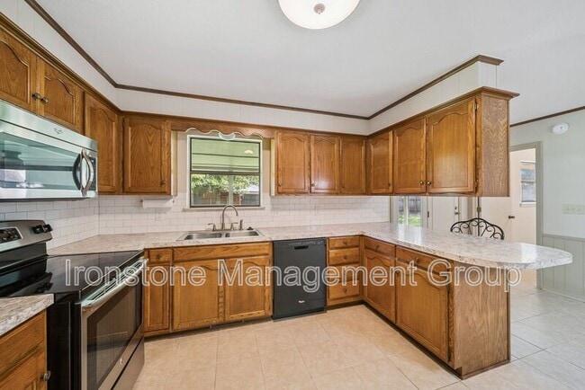 Building Photo - 8405 S Kalanchoe Ave