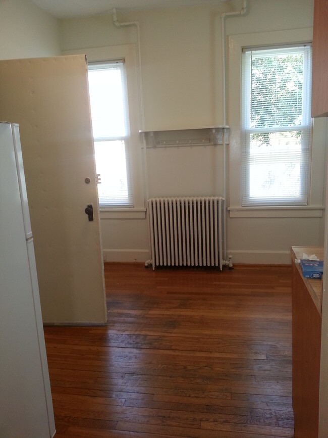 Building Photo - 813 N Jackson St