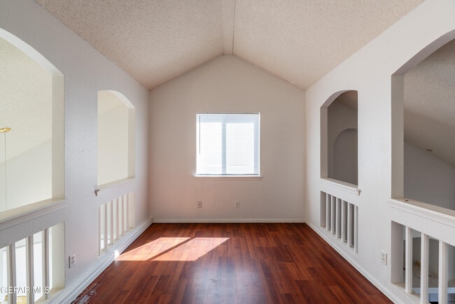 Building Photo - 2212 Tierra De Oro Way