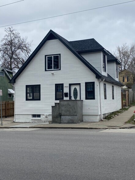 Building Photo - 1923 Messanie St