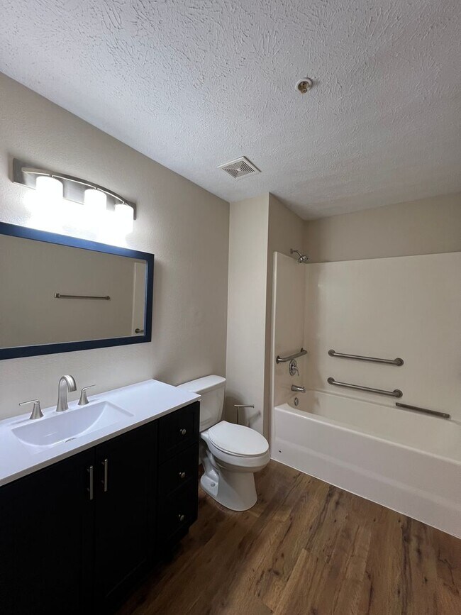 Building Photo - 105 Garden Cir