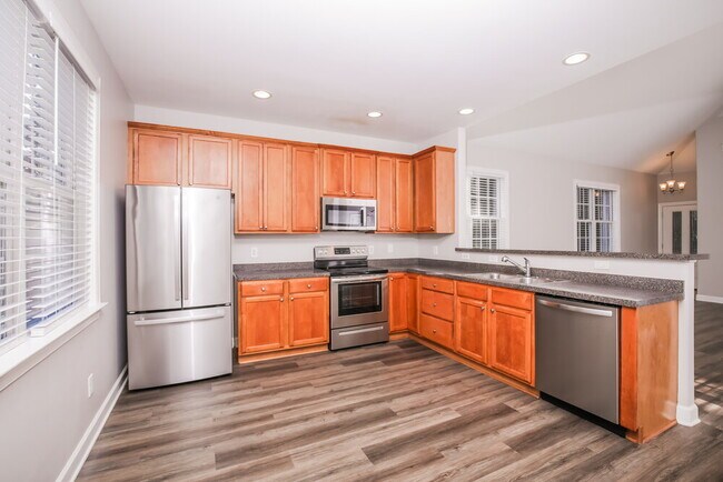 Building Photo - 1036 N Main St