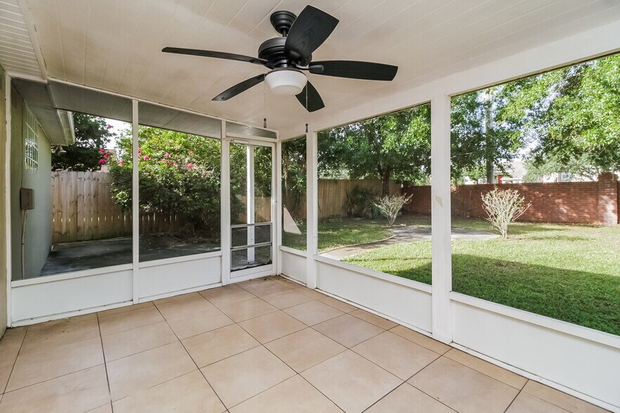 Building Photo - 2640 Woods Edge Cir