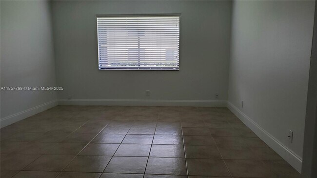 Building Photo - 16481 Blatt Blvd