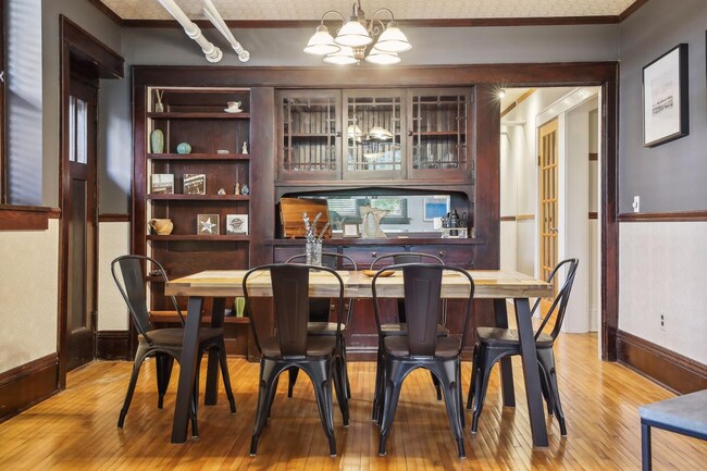 Building Photo - 3006 W 44th St