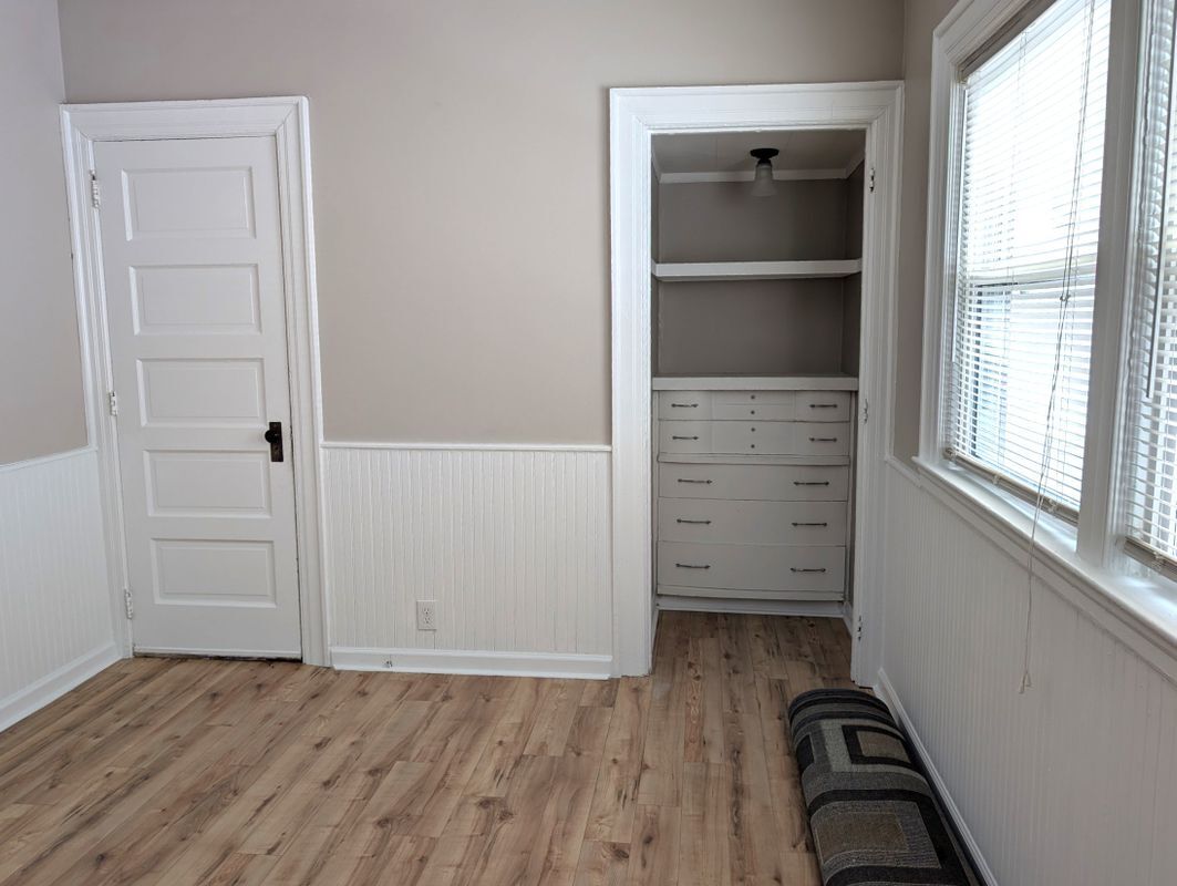 Building Photo - 5313 Broadway, 1