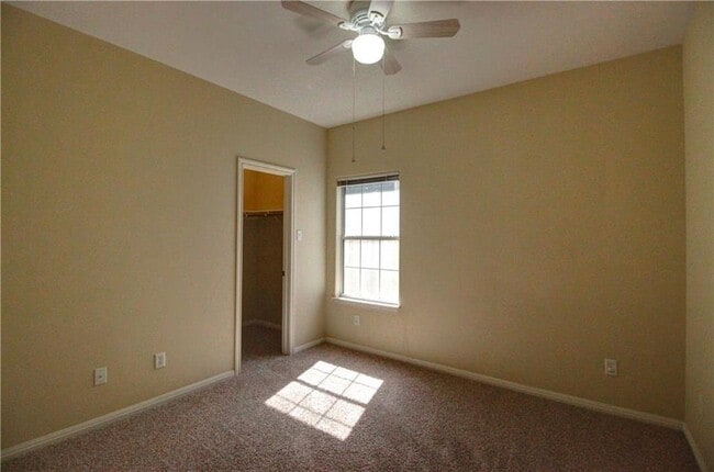 Building Photo - 2920 Thrushwood Dr