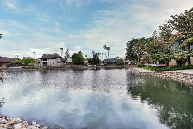 Building Photo - Beautiful Downstairs 2 Bedroom Condo Located In Gated Community Pool + Lake Access!