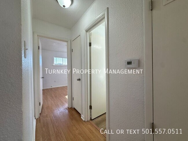 Building Photo - 204 Smart St