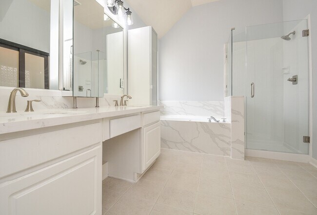 Building Photo - 4006 Dell Ln