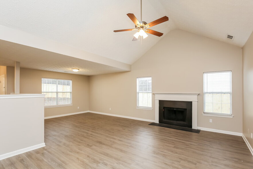Building Photo - 2167 Mulberry Ln
