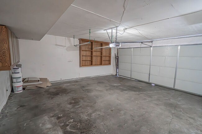 Building Photo - 4-Bedroom Plus Bonus Room Home with Golf Course Views & Community Pool in Valencia!