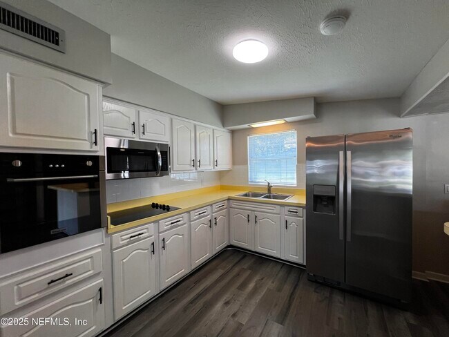 Building Photo - 11505 Inez Dr