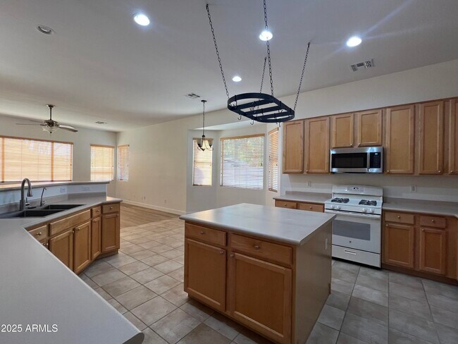 Building Photo - 6973 S Roger Way