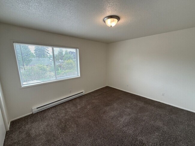 Building Photo - 3930 Iberis St NE