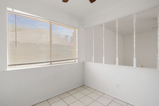 Building Photo - Beautiful brick home in the Vista Del Sol ...