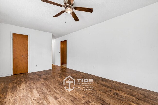 Building Photo - 123 E Edgefield Dr