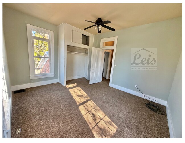 Building Photo - 502 E 5th St