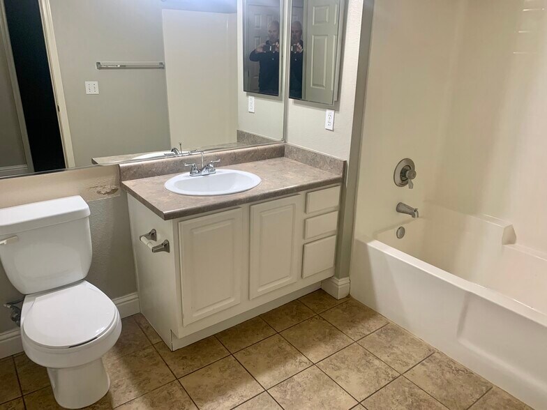 Building Photo - 501 Gibson Dr