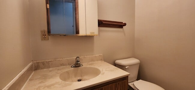 Building Photo - 114 King Ave