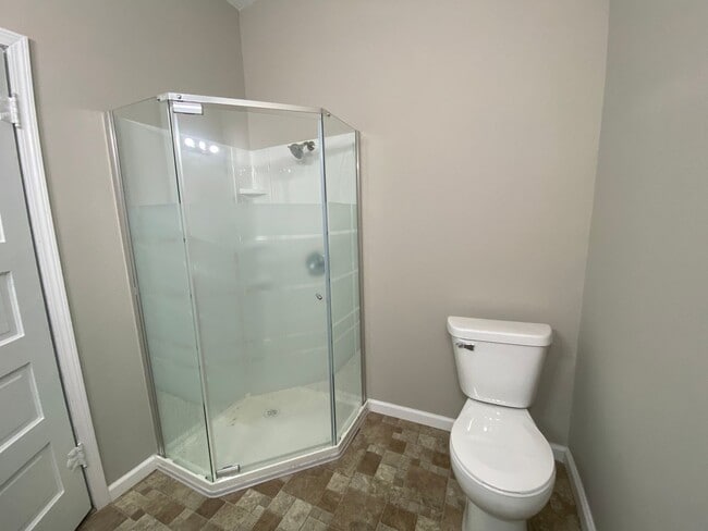 Building Photo - Charming 4 bedroom/2 bath home in Winfield! Coming Available in mid-July!