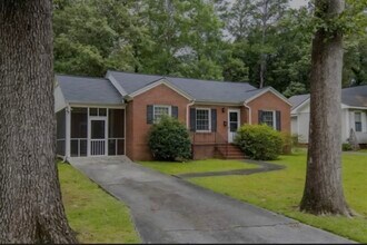 Building Photo - 100 Oakwood St NW