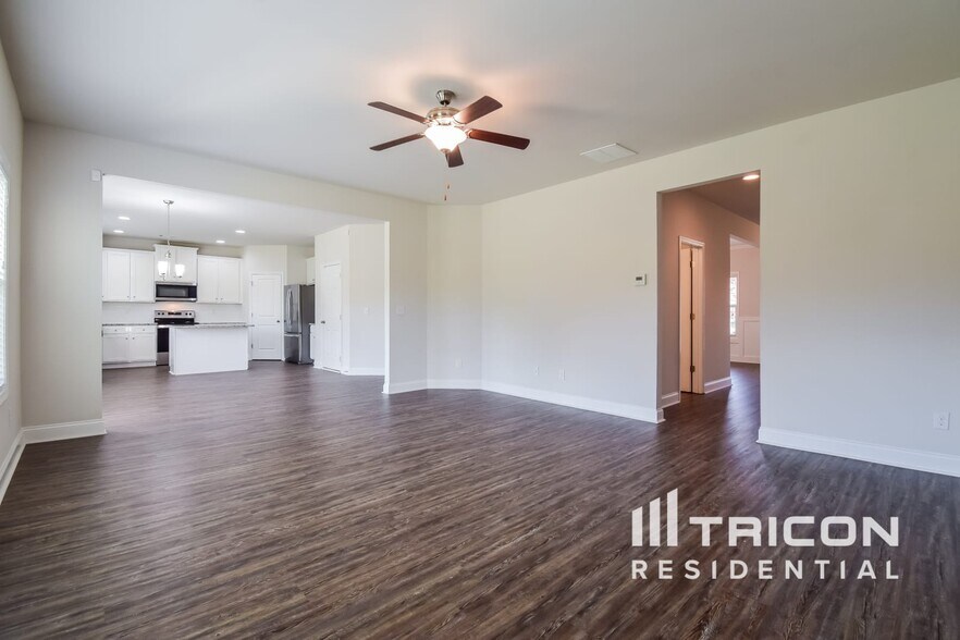Building Photo - 4203 Bella View Dr
