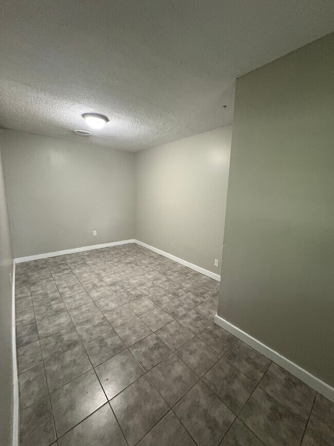 Building Photo - 3902 Wesley Dr