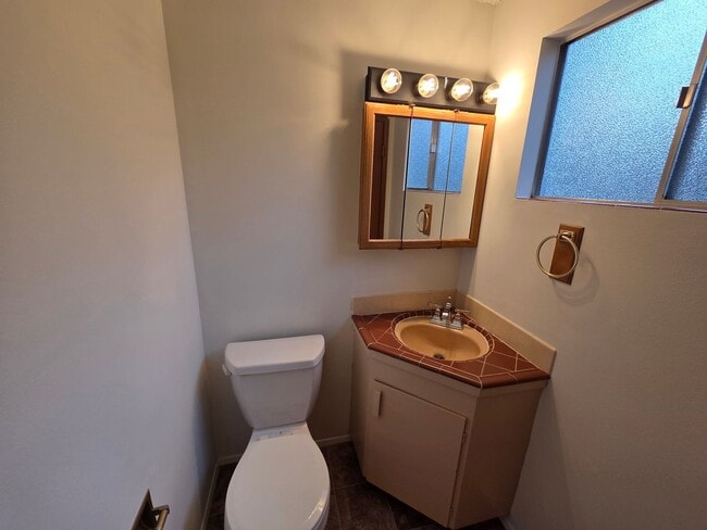 Building Photo - 2136 N 187th St