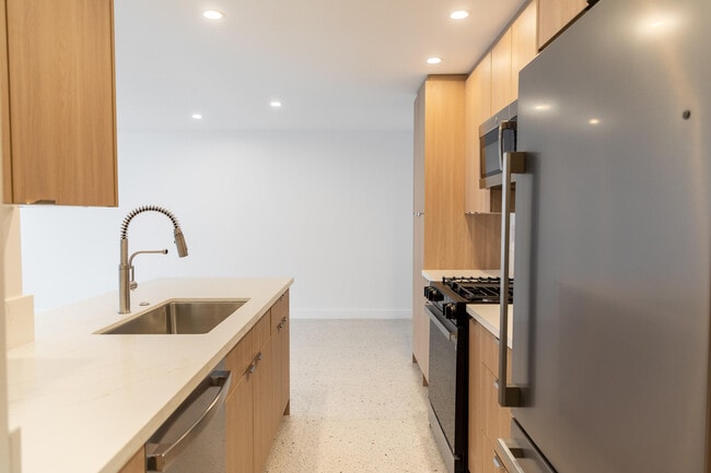 Building Photo - 1400 E Palm Canyon Dr