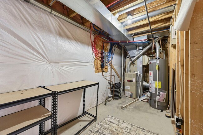 Building Photo - 5540 Almont Ave