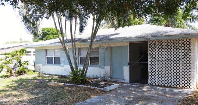 Building Photo - Charming 3 bedroom