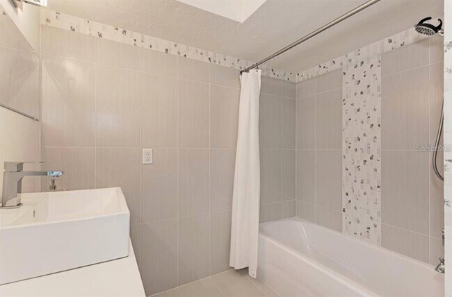 Building Photo - 7692 Cove Terrace