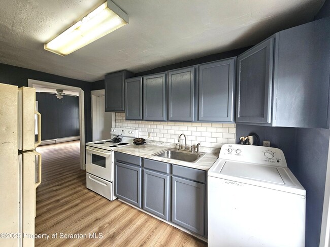 Building Photo - 327 S Hyde Park Ave